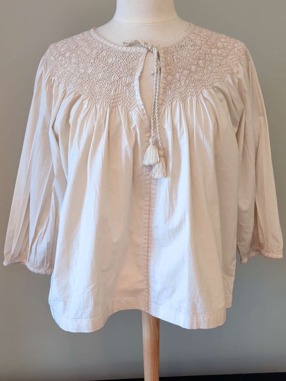 Evereve Cream Juliette Smocked Peasant Blouse with Tassel Tie New Large